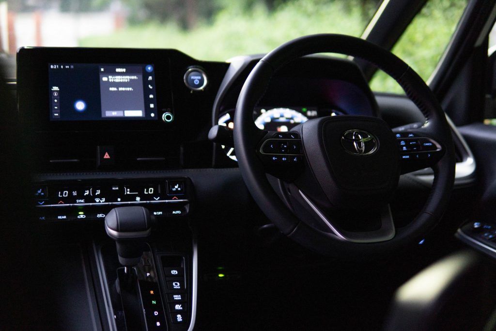 Toyota Voxy Hybrid 2023